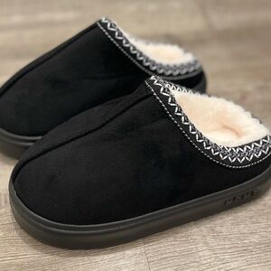 Black Lace Indoor Slippers Soft Lightweight Anti Slip Button Size 8.5-9 Women’s